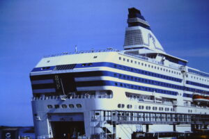 Ein mächtiges Schiff